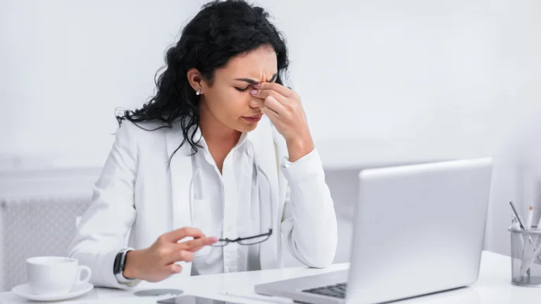 Mavi Işığın Cilde Zararları ve Korunma Yöntemleri